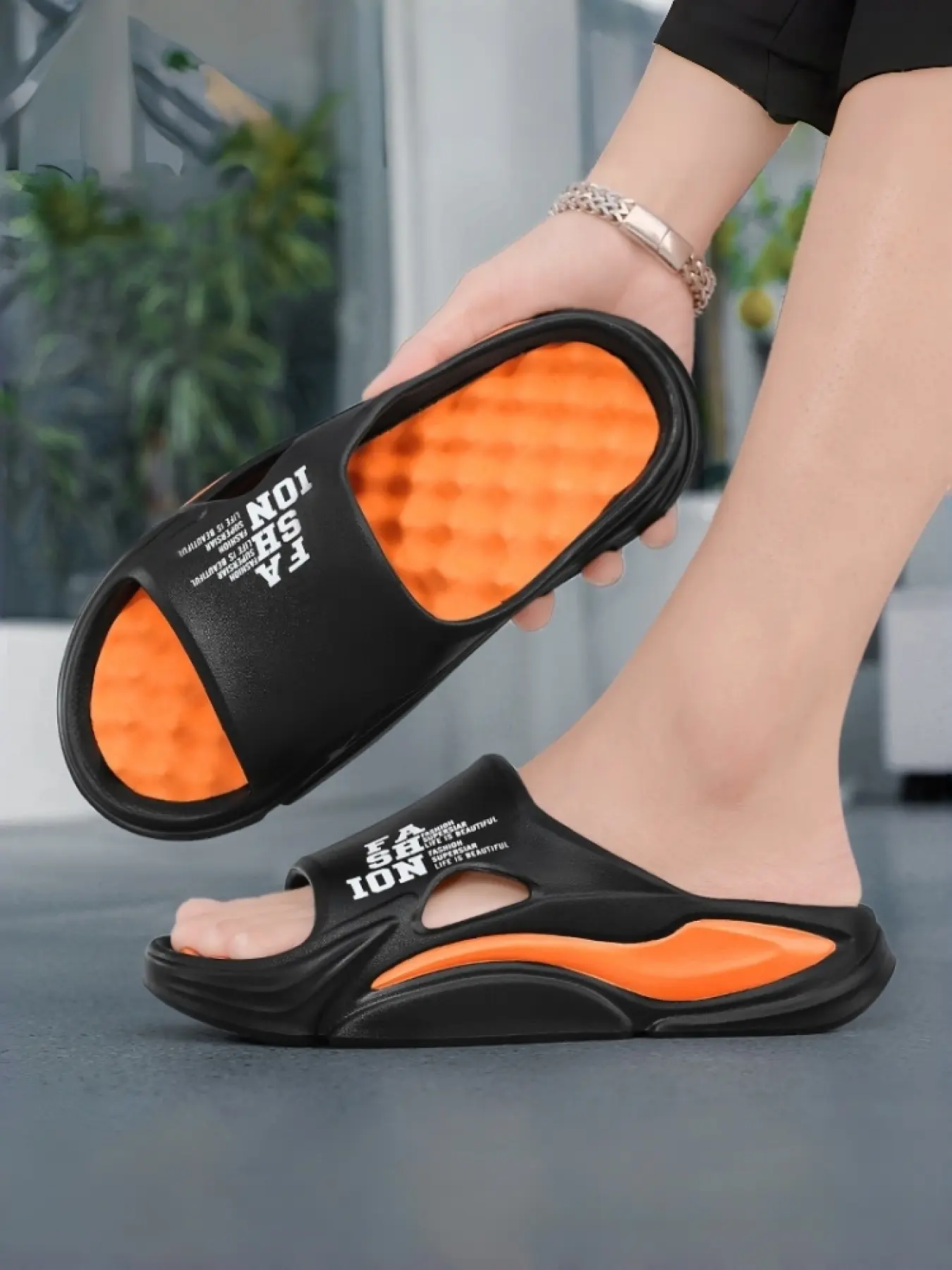 1 Pair of Couple Slide Sandals: Shock-absorbent & Comfortable, Massage Particle Footbed, Simple Casual Style, Ideal for Men's Daily Commute & Streetwear, Footwear