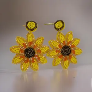 NAAY Aretes artesanales diseño de flor.