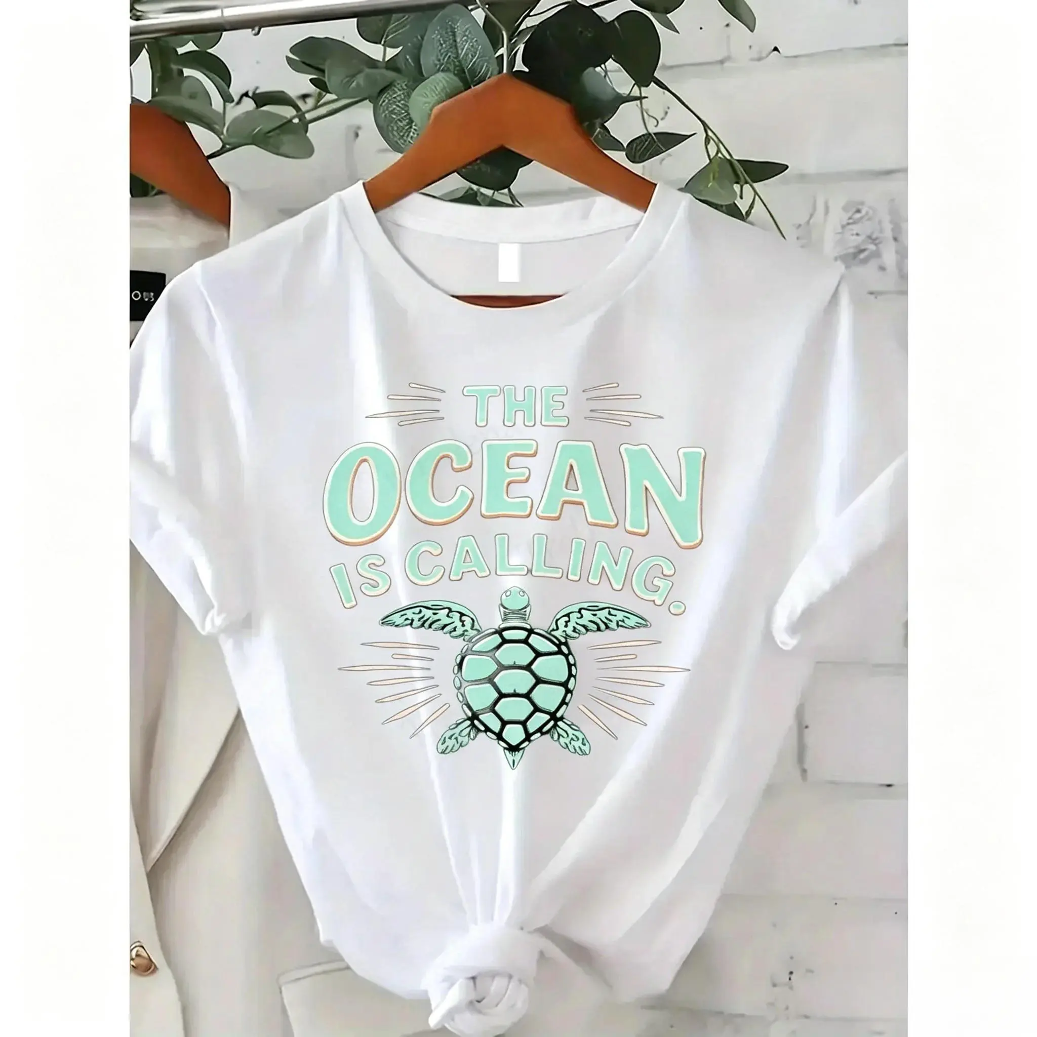 Hawaiian Beachwear Top: Women'S Oversized T-Shirt - Turquoise Sea Turtle & Ocean Wave Print, Casual Marine-Themed Turtle Lover Gift Suitable For Hawaii Vacation & Casual Attire (T