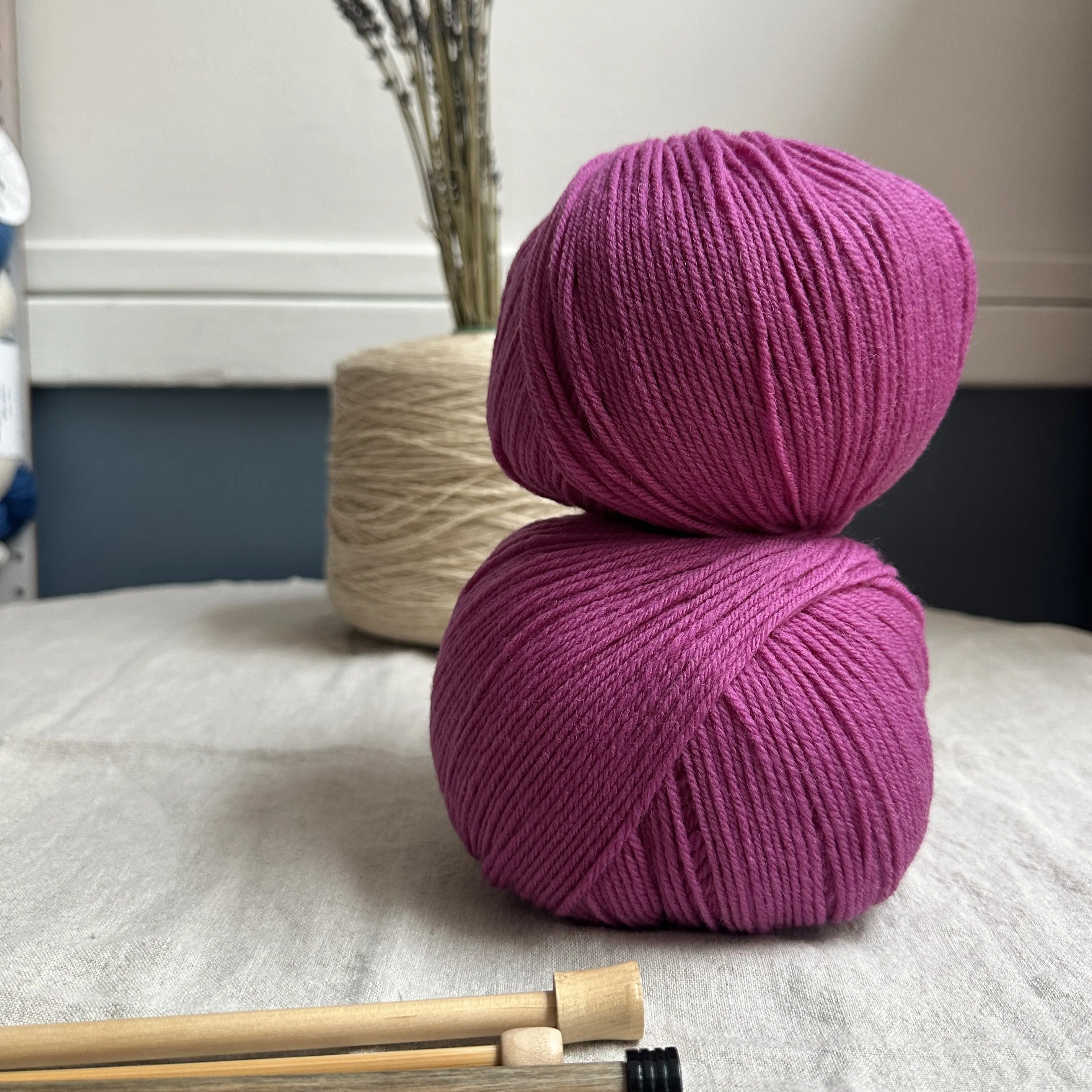 Universal Yarn Deluxe DK weight yarn - pure wool yarn, superwash