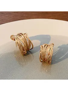 C-shaped winding stud earrings