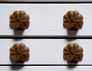 HomeRoots 635769 Brown Wood Flower Shaped Drawer Pull Knobs - Set of 6