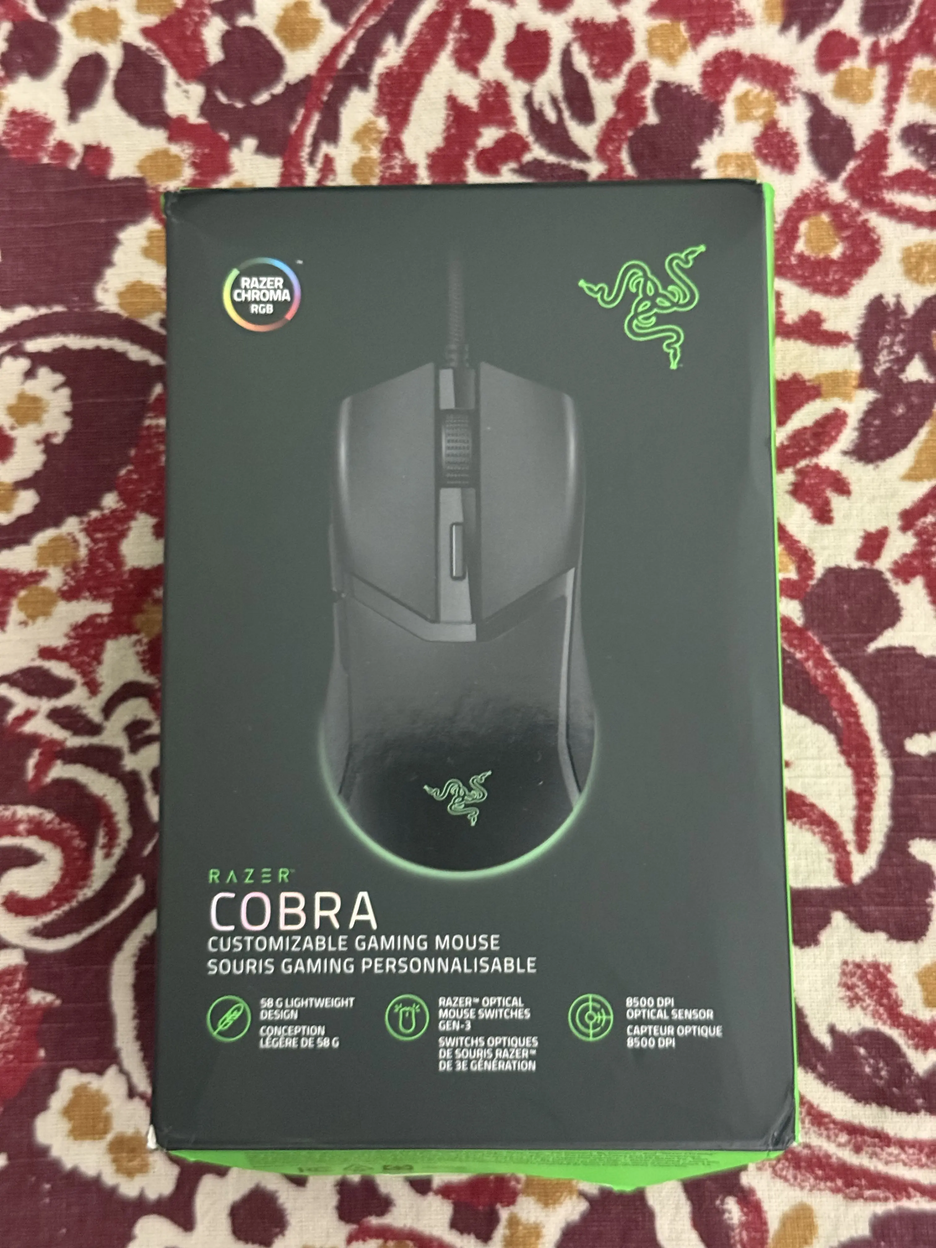 Razer Cobra Customizable Gaming Mouse with 8000 DPI Optical Sensor and 64G Lightweight Design for Enhanced Performance