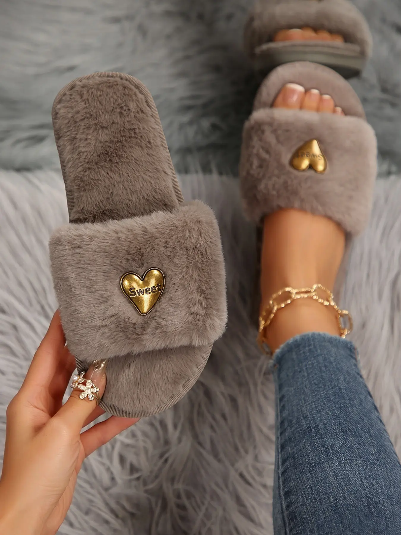 Women's autumn and winter fashionable cotton slippers metal buckle design color block upper warm home slippers lightweight comfortable soft sole outdoor women's shoes Slippers Indoor Fuzzy warm slippers