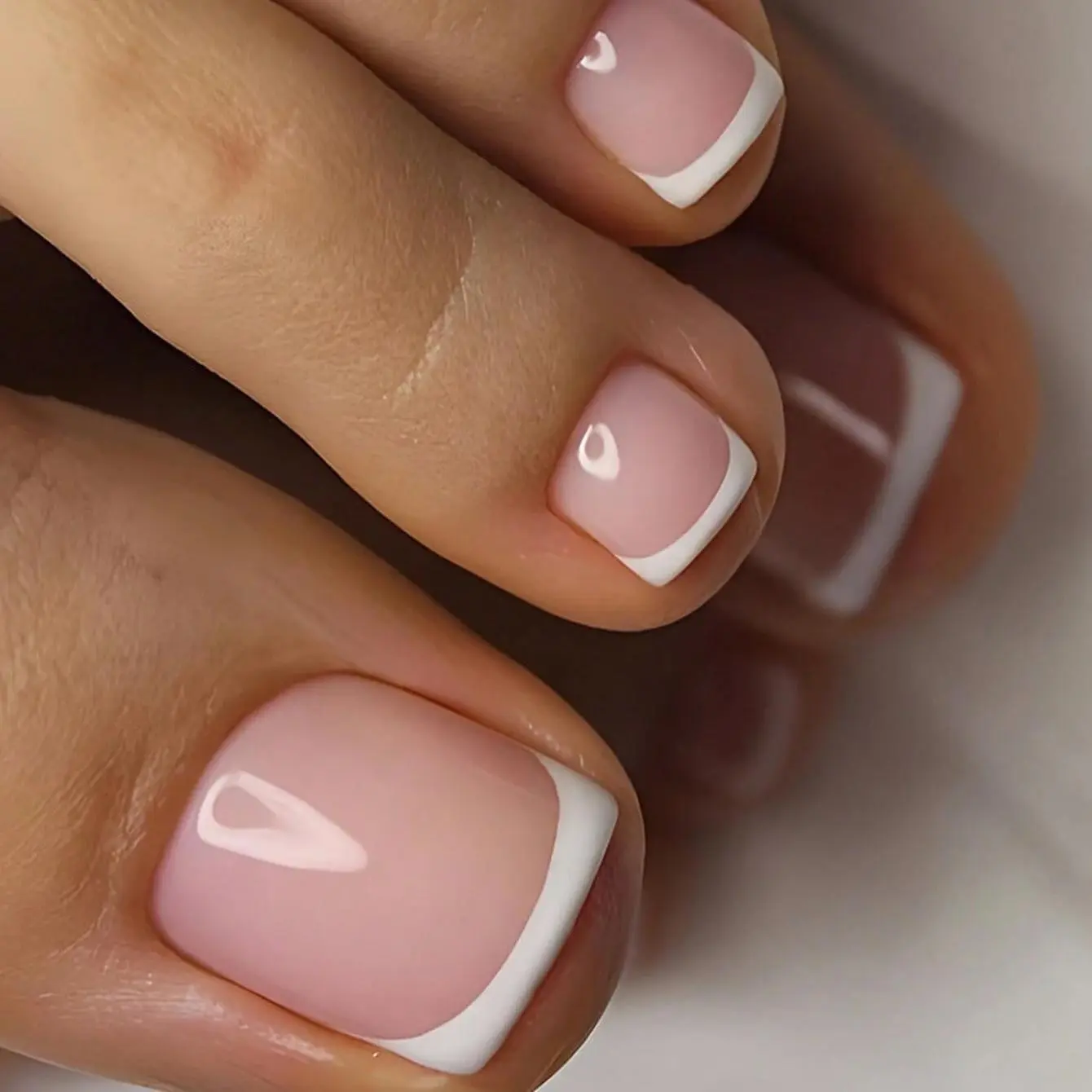 24PCS Short Square Fake Nails, White French Pointed Toe Nails, Pressed Smooth Acrylic Toe Nails, Pink Toe Nails, Daily Wear