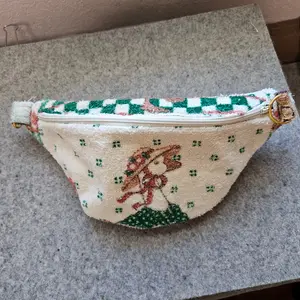 Goose Print Crossbody Fanny Pack – Handmade Quilted Belt Bag Velda Vintage