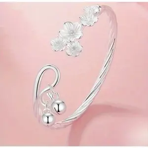 Elegant retro plum blossom pendant women's open cuff bracelet, adjustable bracelet for daily wear, the best choice for gifting