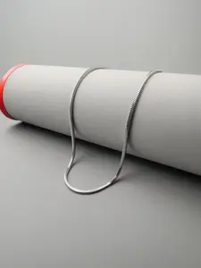 An elegant silver snake necklace with a hip-hop style, its classic and timeless design is suitable for everyday wear and various occasions.