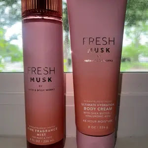 Spray & Lotion Set - Refreshing Scent & Hydration for All Skin Types - Dual-Pack Skincare Solution
