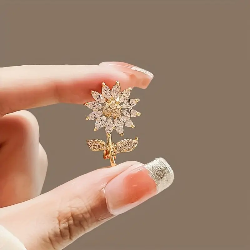 [Sunflower Brooch Pin] A Full-Rhinestone Sunflower Brooch for Women, a Cute Japanese-style Delicate Small Corsage to Prevent Exposure, a Sunflower Pin Clasp
