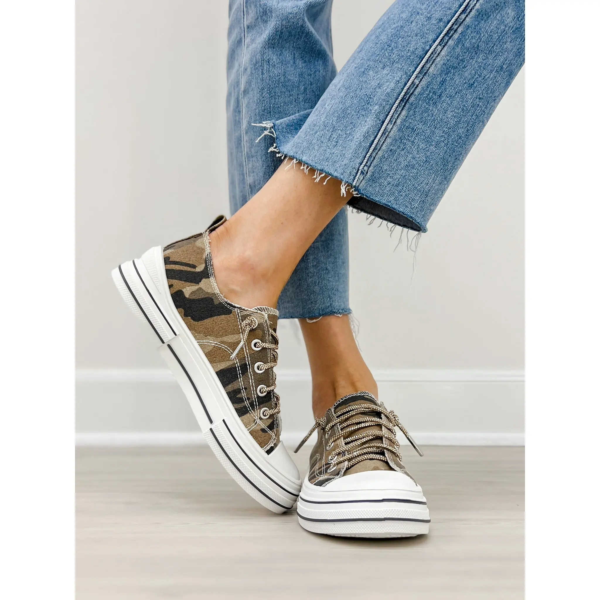 Very G Aman Camo Sneakers in Sand