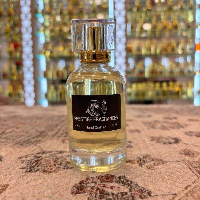 Ultra Male Gaultier - Citrus notes of bergamot, along with juicy pear, black lavender and mint. The heart includes spices of cumin and cinnamon, with aromatic clary sage. The base consists of black vanilla, amber and woods. It is signed by Francis