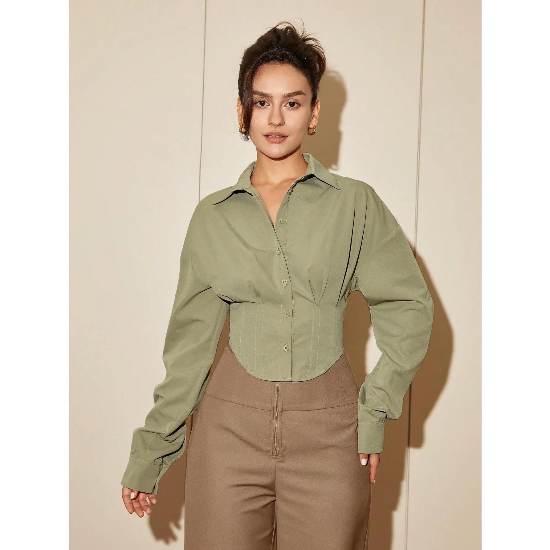 Women's long-sleeved, pure color, waist-cinching, elegant shirt, daily casual button-down shirt, spring outfit for women casual woman.