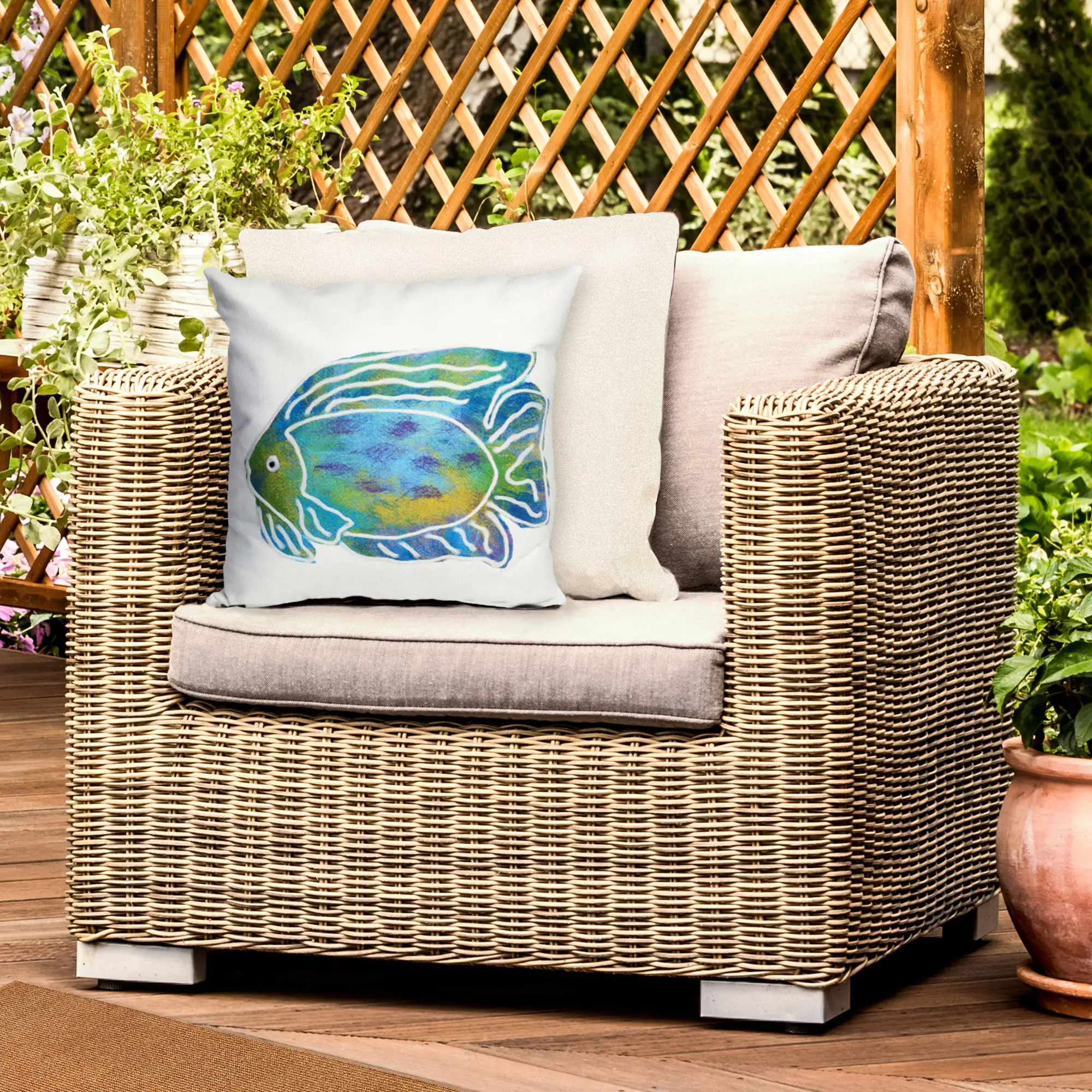 Lush Decor VISIONS III Handmade Lamontage Indoor-Outdoor Decorative Cushion Cover - Contemporary, Graphic, Coastal Ocean Batik Fish Accent, Nursery/Back Porch Use, All Seasons, Invisible Zipper