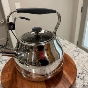 Tetera de acero inoxidable princess house. Con capacidad de 2.5QT