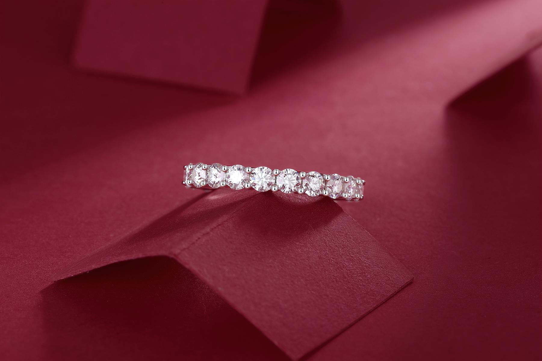Exquisitely set with round moissanite diamonds, 925 sterling silver plated with gold, resistant to fading and hypoallergenic, suitable for everyday wear, layering, engagements, and dates. rings