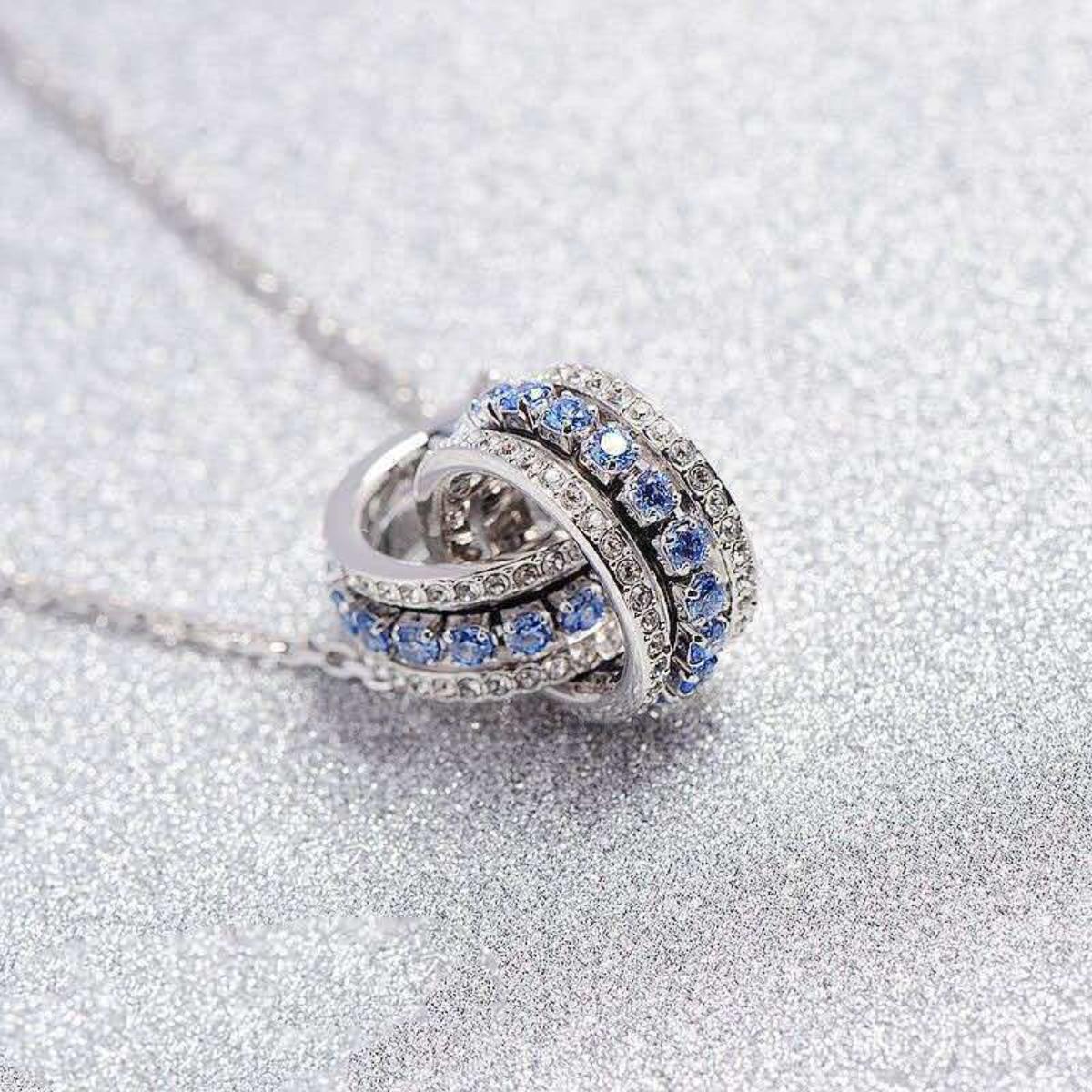 Minimalist Rotating Multi-Ring Pendant Necklace, Premium Quality Collarbone Chain for Modern Aesthetic