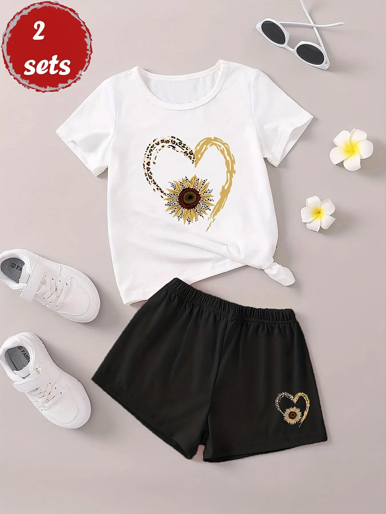 Girl's 2pcs Sunflower & Heart Print Short Sleeve T-shirt Tee and Elastic Waist Shorts Set, Casual Graphic Round Neck Tee & Shorts for Summer, Kids Clo
