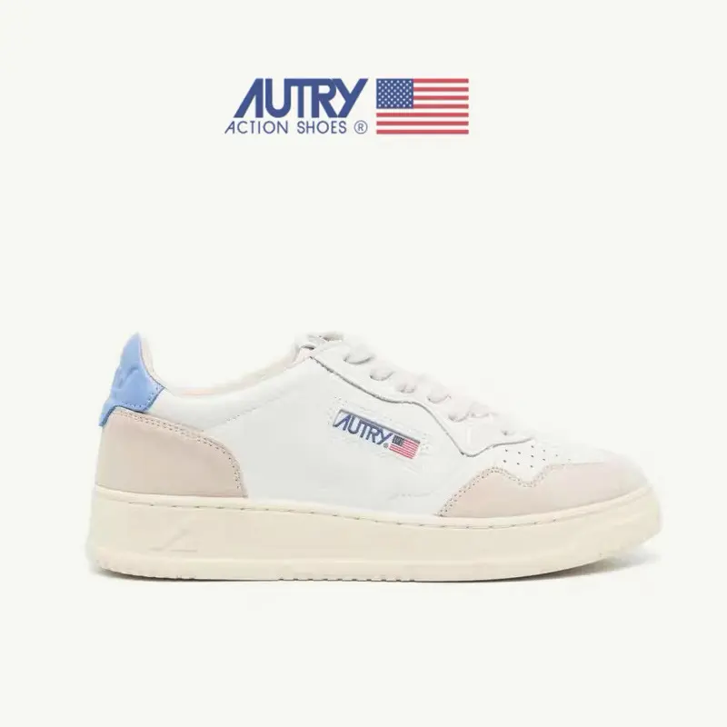 Grayish-white blue tail