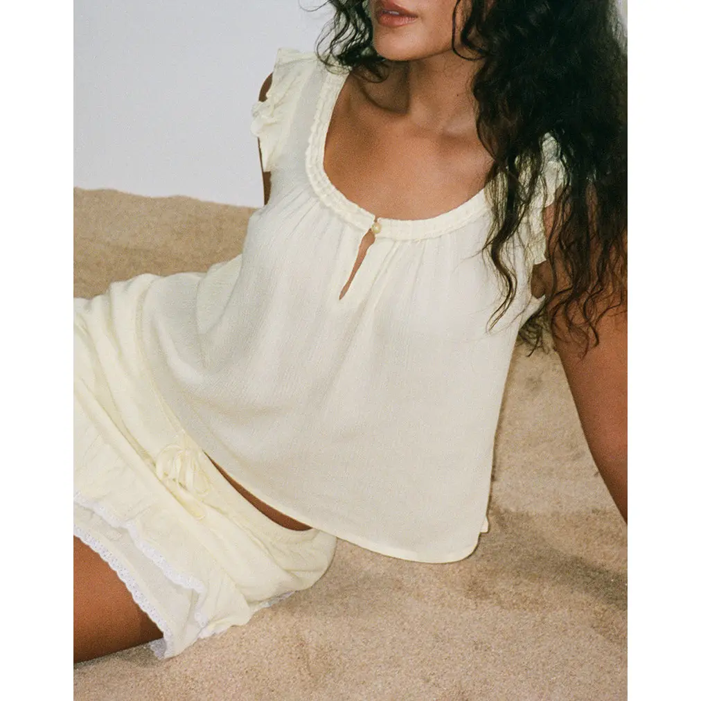 Merisso Scoop Neck Keyhole Top in Crinkle Butter Yellow