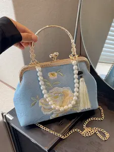 A niche retro jacquard embroidered pearl handbag with tassel decoration and metal crossbody chain. It can be carried by hand or worn crossbody. It is small and exquisite, suitable for attending banquets, taking photos, etc.