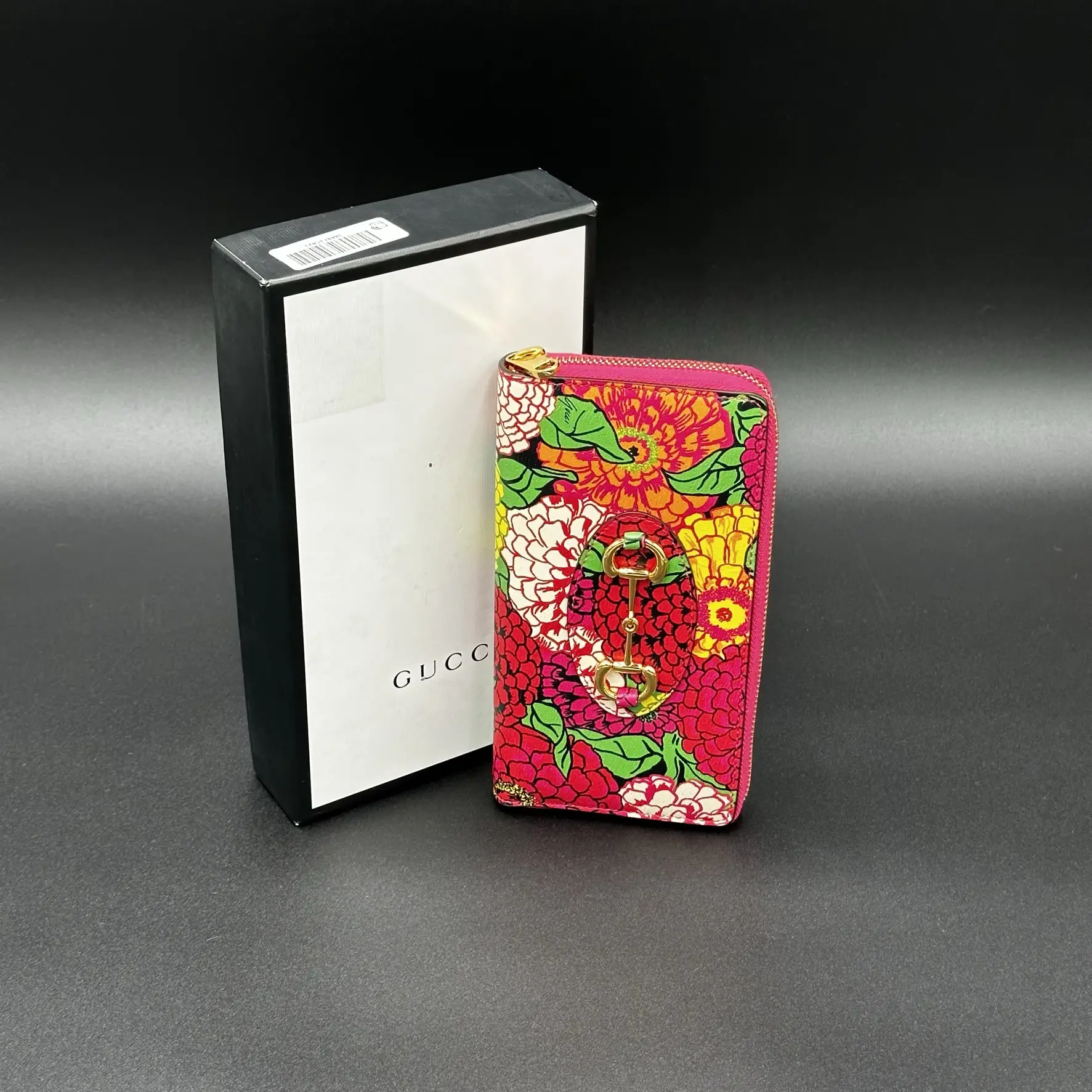 Pre-owned GUCCI leather Long Zip wallet X Ken Scott Shangai Calfskin Horsebit Zip Around Wallet in Multicolor Fuxia Pompon