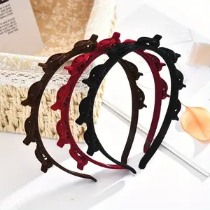 Portable hollow out plush braided hair clip, perfect head shape, suitable for side and fringe styling, daily use, casual and workwear accessories