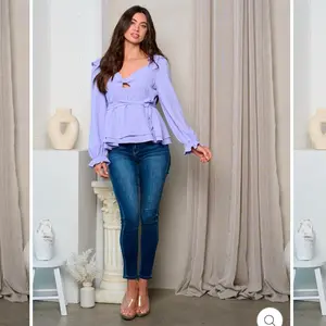 WOMEN Long Sleeve Ruffle Top with V-Neckline, Top Shoulders, Blue Jeans, Casual Womenswear - Shirts Comfort Fit Feminine Style Comfortable Blouse Piece Basic outfit