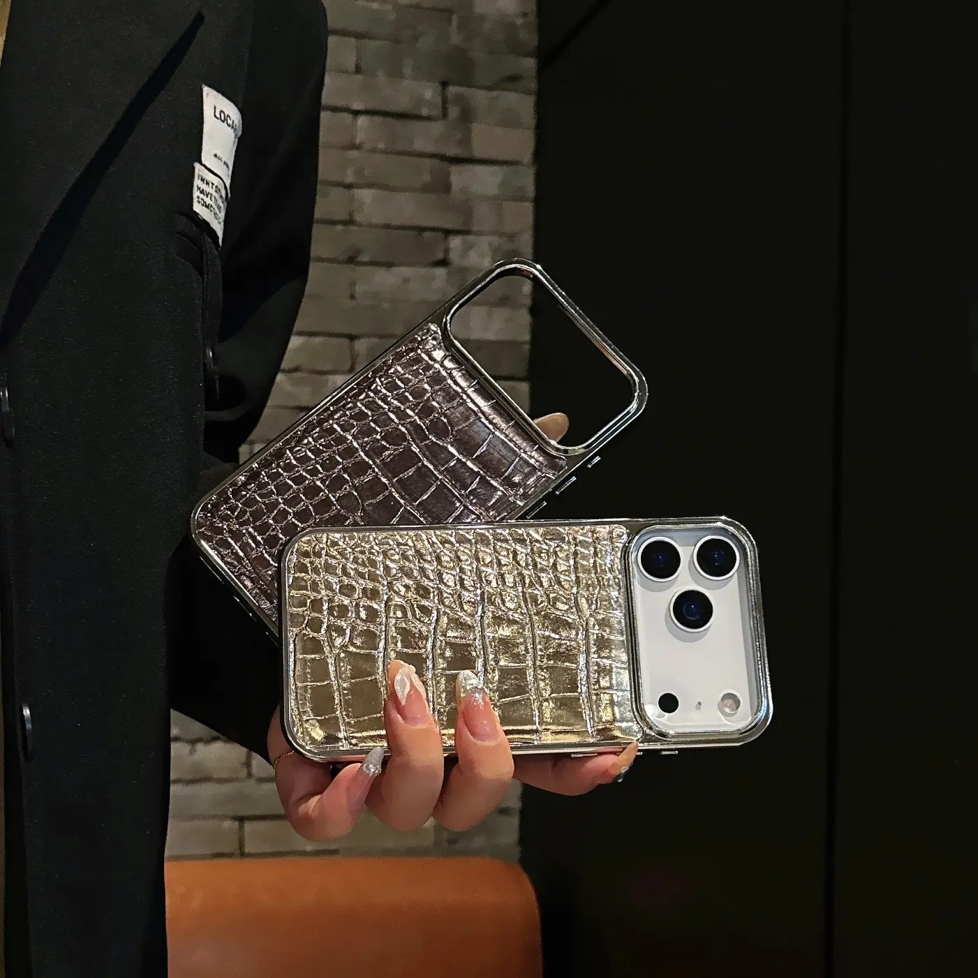 Iridescent Electroplated crocodilePattern Case Suitable for iPhone17, iPhone 16 Pro Max, Vegen Crocodile Leather, high-end feel, anti-drop protective cover Iridescent Electroplated crocodilePattern Case Suitable for iPhone17, iPhone 16 Pro Max, Vegen Crocodile Leather, high-end feel, anti-drop protective cover