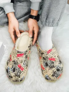 Warm Winter Unisex Slippers with Fuzzy Lining, Astronaut Alien Pattern, Comfortable Home Shoes, Durable Outdoor Footwear, Casual Shoes Clogs