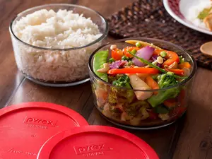 Pyrex 4 Cup Glass Bowl Set of 2 with Lids for Versatile Use in Cooking and Desserts