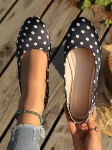 2026 New Women's Flat Shoes, Elegant and Comfortable, Fashionable and Versatile, Suitable for Various Occasions, Round Toe, Textile Upper, Rubber Sole