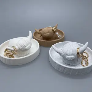 Cute Highland Cow Ring Holder with Round Jewelry Dish – 3D Printed Ring Tray & Trinket Holder, Farmhouse Vanity Decor, PLA Bioplastic, Multiple Styles