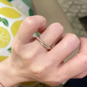 A light luxury, retro and high-end Mobius ring set with full diamonds, fashionable and versatile, elegant and exquisite, super dazzling index finger ring