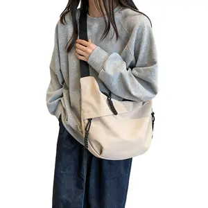 Crescent Crossbody Bag for Women Lightweight Adjustable Shoulder Bag Casual Travel Purse Sling Handbag in Black