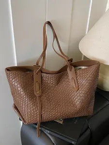 New High-End Light Woven Tote Bag, Large Capacity Commuter Textured Shoulder Bag, Suitable for Office Work Daily Outing, Trendy Commuter Bag