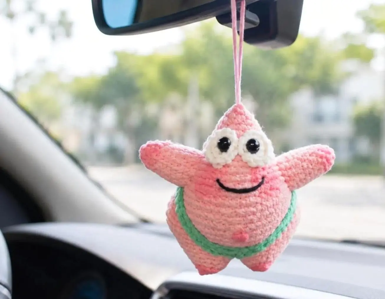 Cute Pink Starfish Crochet Car Hanging Ornament – Handmade Amigurumi Rearview Mirror Charm, Funny Plush Car Accessory, Cute Gift for Women