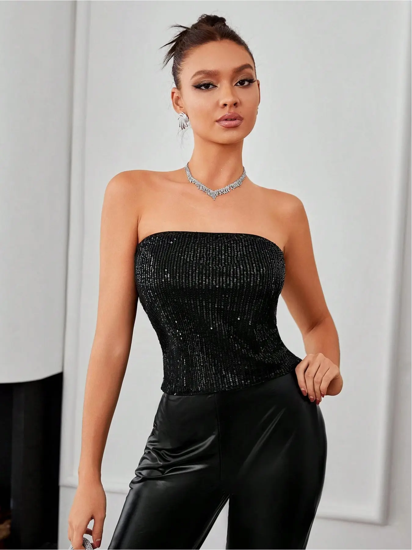 Women's Sequin Strapless Tube Top Basic Style, Sexy Design Simple and Versatile Piece.