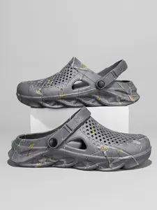 Men's Camo Print Breathable Clogs Slides, Breathable Lightweight Clogs, Casual Comfortable Breathable Non Slip Eva Slippers for Indoor Outdoor Wear, All-match Soft Slippers for Daily Wear, Walking Shoes, Summer Beach Slippers, Footwear