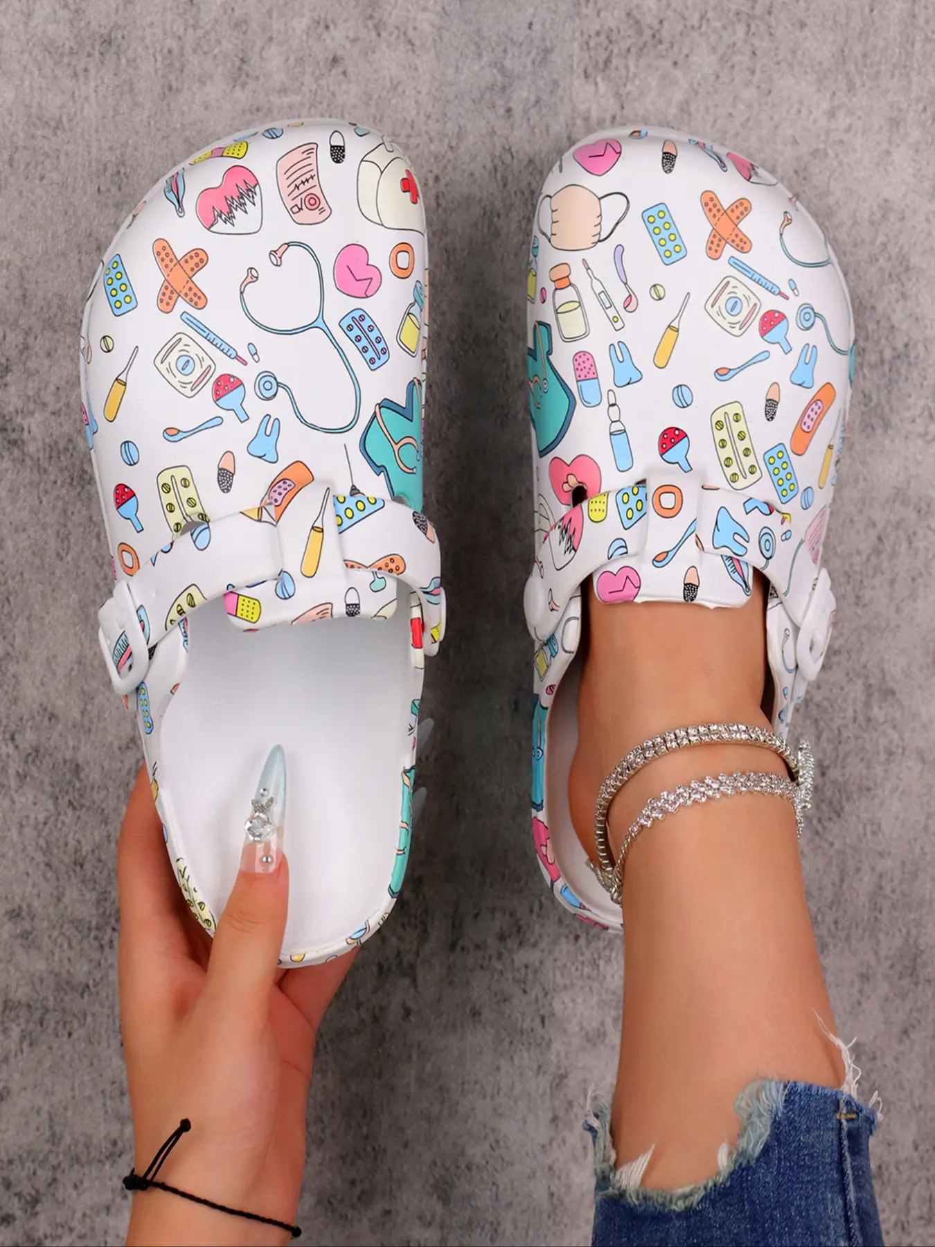 Women's Fashion Cartoon Print Slip-On Shoes, Lightweight Eva Sole, Adjustable Buckle, Closed Toe Design, Perfect for Beach & Garden
