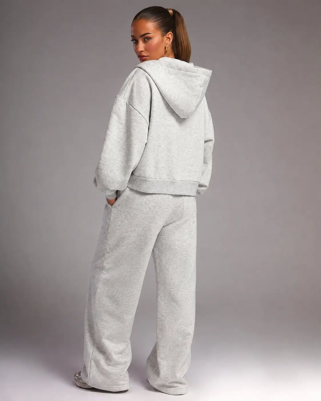 Women's Gray Hooded Sweatshirt and Sweatpants Set - Comfortable and Stylish