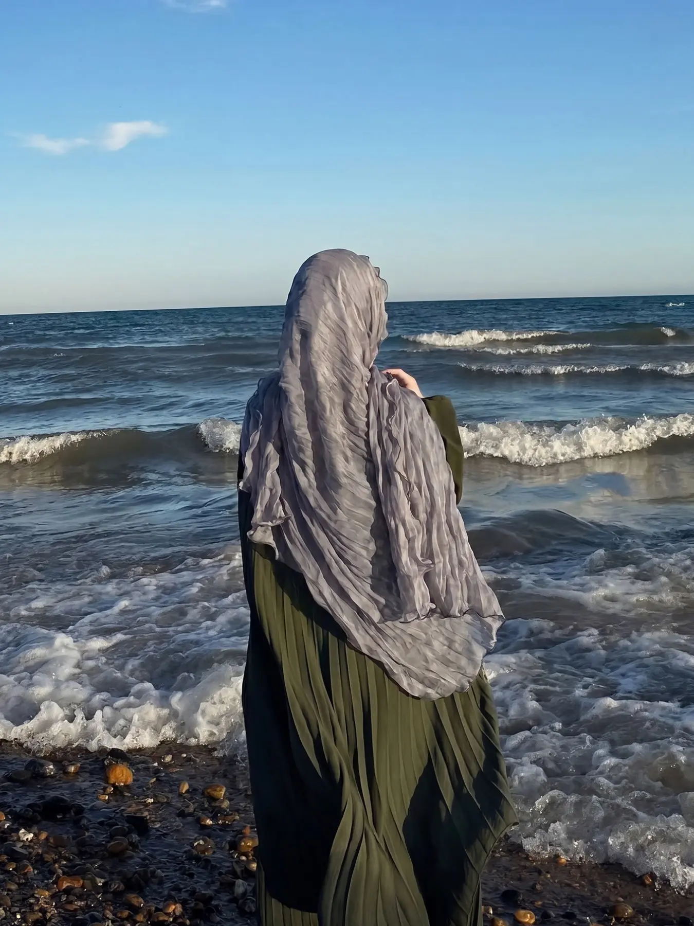Women's Lightweight Hijab Scarf, Breathable Sun Protection Headscarf for Summer Travel, Elegant Fashion Accessory for All Seasons