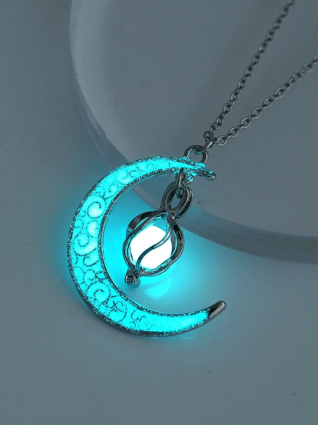 Women's  Glow in The Dark Moon Pendant Necklace, Adjustable Chain Necklace, Necklace for Daughter, Fashion Accessories As Gift without Box, Fashionable Jewelry Accessories