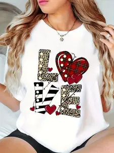 Plus Size Women's Heart Print T-shirt, Casual Short-sleeve Crewneck Top with Valentine's Day Leopard Print Heart Design, Suitable for Daily Wear and as the Best Gift, Comfortable Relaxed Fit, Trendy Animal Pattern, Soft Fabric, Fashionable Tee