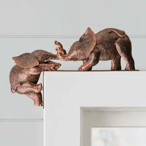 Elephant Figurines Door Sitter, Elephant Hanging Small Elephant Statue Door Sitter, Door Frame Decoration, Corner Door Decoration, Door Decoration, Home Decoration, Creative Resin Crafts Statue, Animal Decoration, Wall Sculpture Decor Ornaments