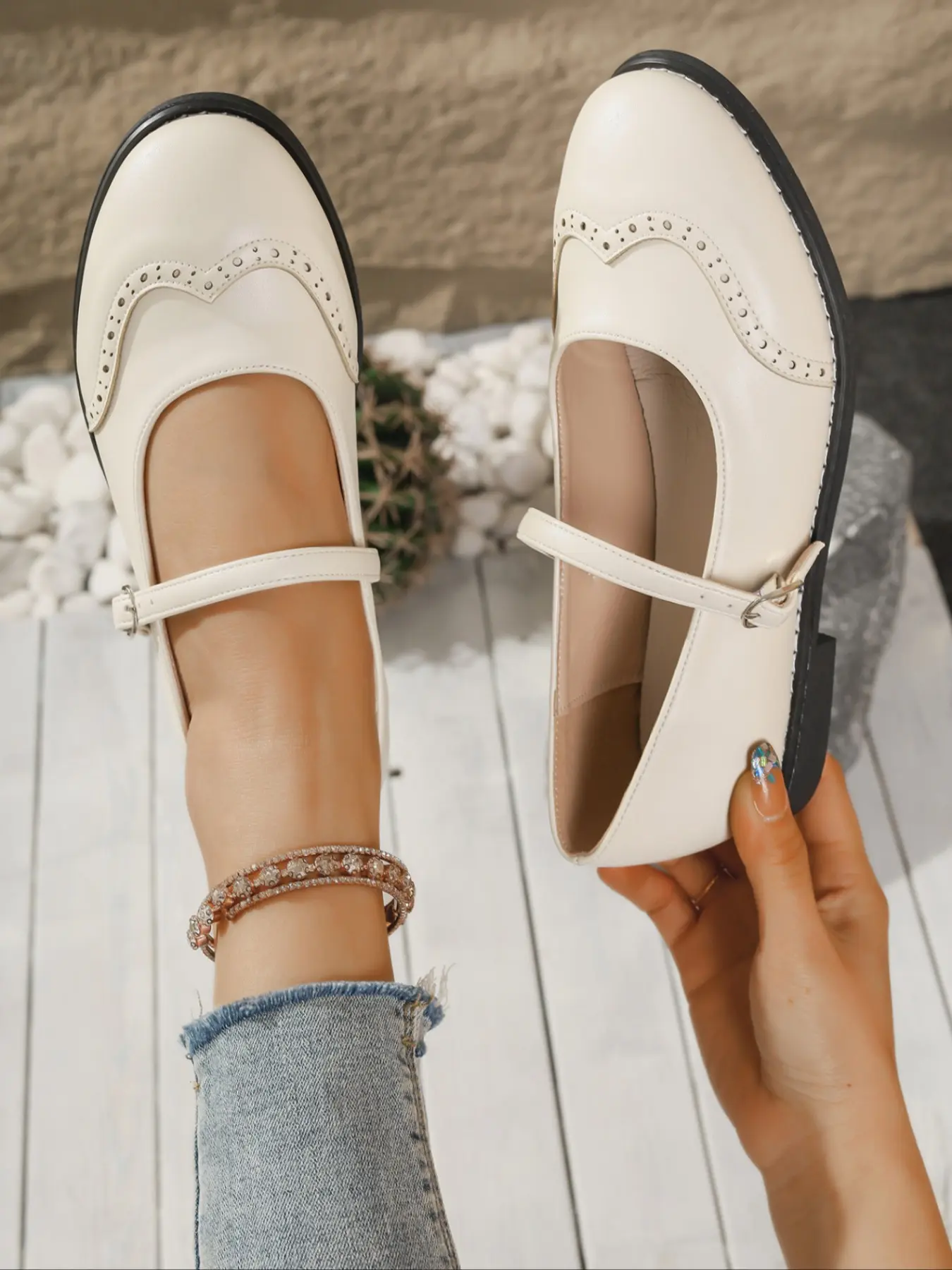Women's French Style Elegant Flat Heel Mary Jane Walking Shoes, Soft Large Size Single Shoe with Buckle Fastening, Vintage Floral Design, Comfortable Daily Wear Footwear