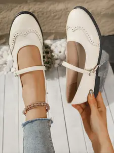 Women's French Style Flat Heel Mary Jane Shoes, Large Size Single Shoe with Buckle Fastening, Vintage Floral Design, Comfortable Daily Wear