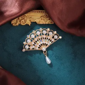Chinese Traditional Style Tassel Brooch Vintage Elegant Hanfu Qipao Collar Clip Floral Embroidery Chest Pin Women Fashion Accessories for Autumn Winter