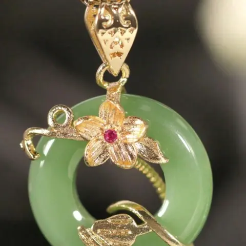 Mother's Day Gift Flower Design Pendant Necklace Necklets, Faux Green Imperial Jade Decor Necklace for Women for Gift, Fashion All-match Accessories for Daily Wear