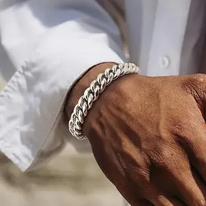 1Pcs Stainless Steel Cuban Link Bracelet, 8mm Width, 21cm Length, Titanium Steel Chain Wrist Bracelets for Men Women, Perfect Gift for Anniversary, Valentine’s Day or Casual Wear